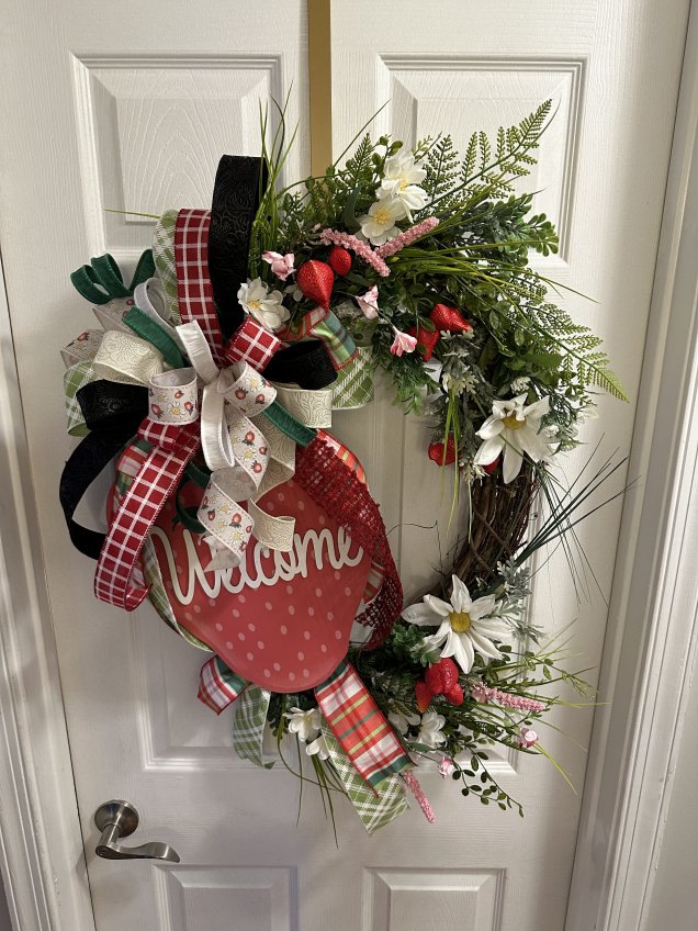 Wreath-Oval Grapevine Strawberry Welcome