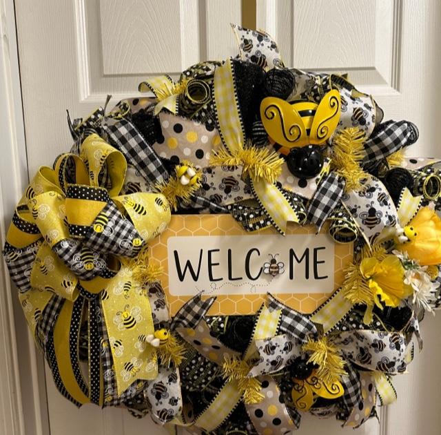 Wreath- Bee Welcome 24"